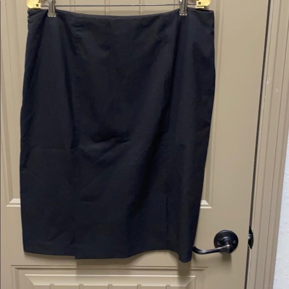 Black Knee Length Skirt 16 - Picture 2 of 4